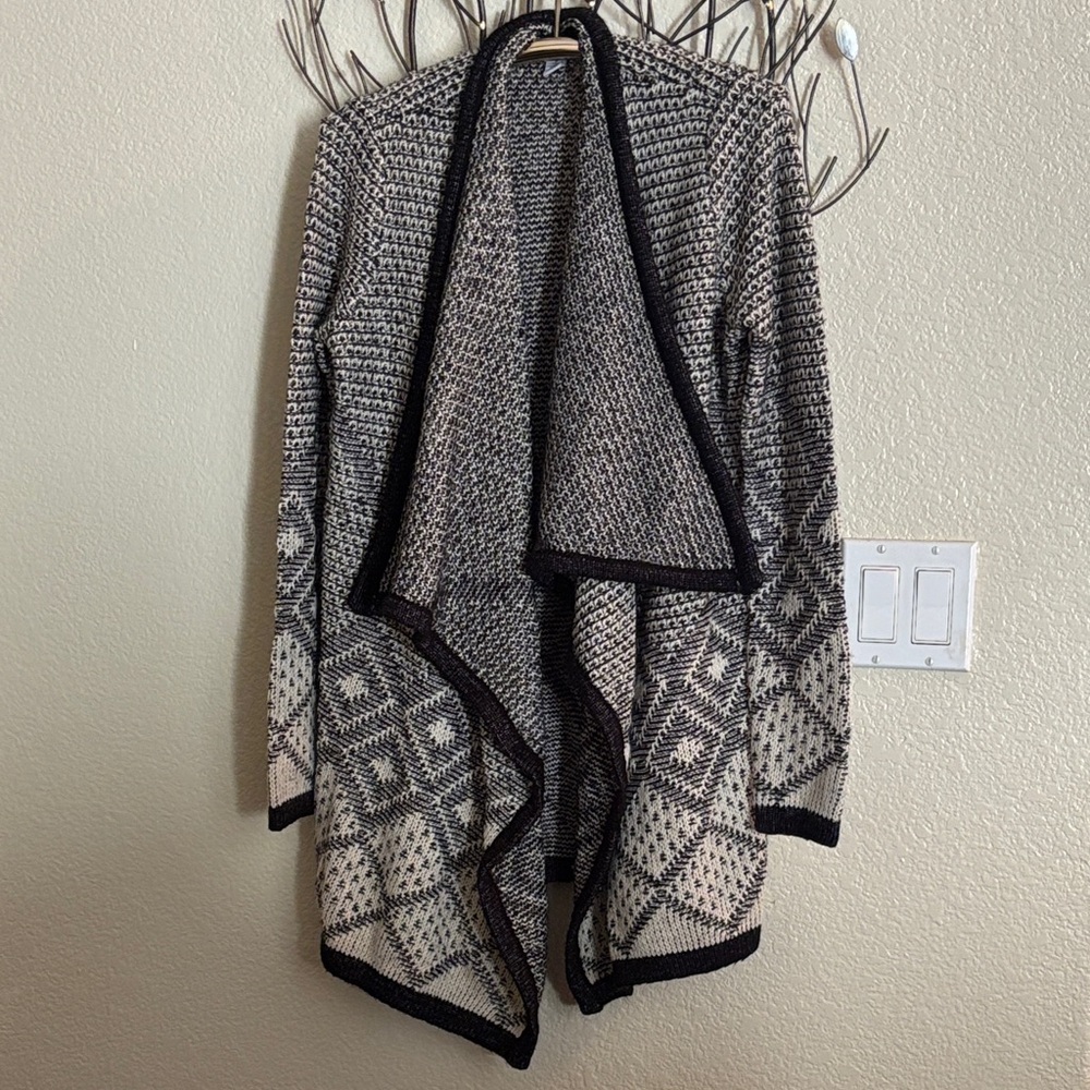 Elegant Black and Cream Open Front Cardigan